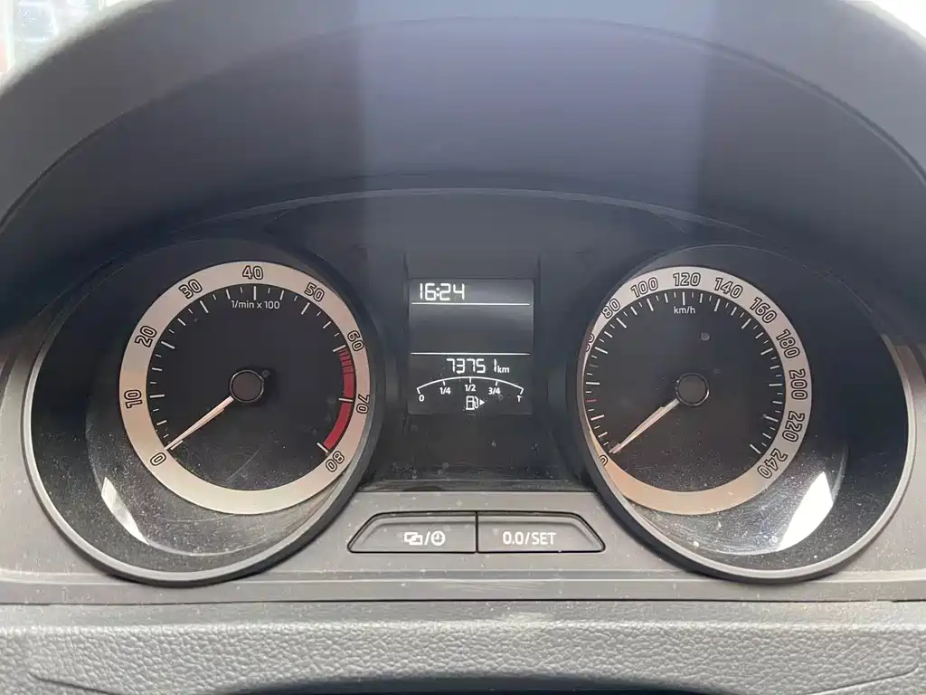 Skoda Rapid Spaceback 2018 — фото 11