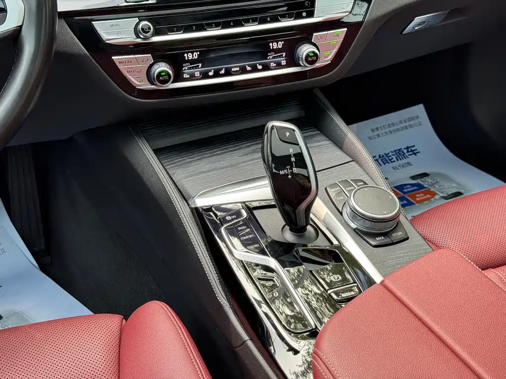 BMW 5 Series 2021 — фото 10