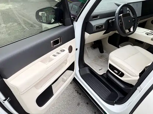 Li Auto MEGA 2025