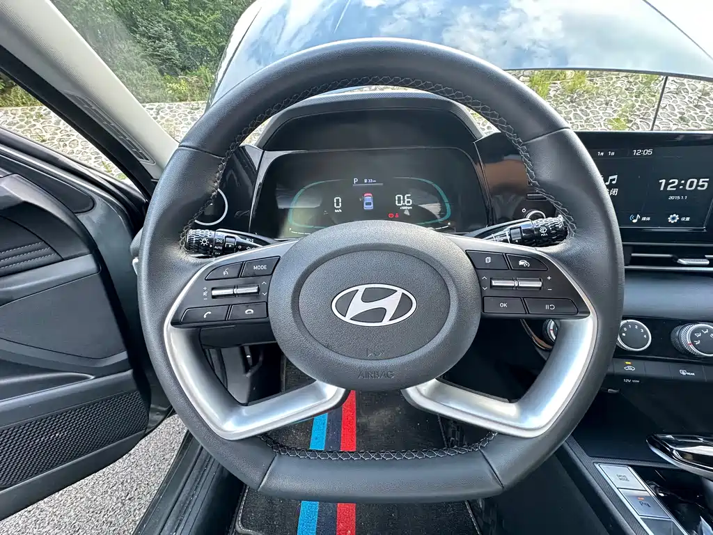 Hyundai Elantra 2023 — фото 10