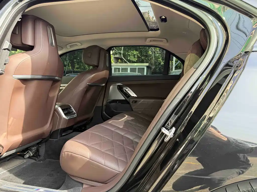 BMW 7 Series 2023 — фото 12