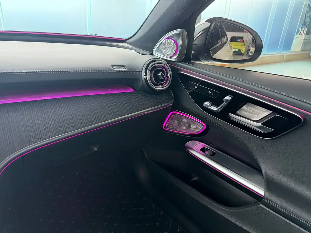 Mercedes-Benz C-Class 2023 — фото 7
