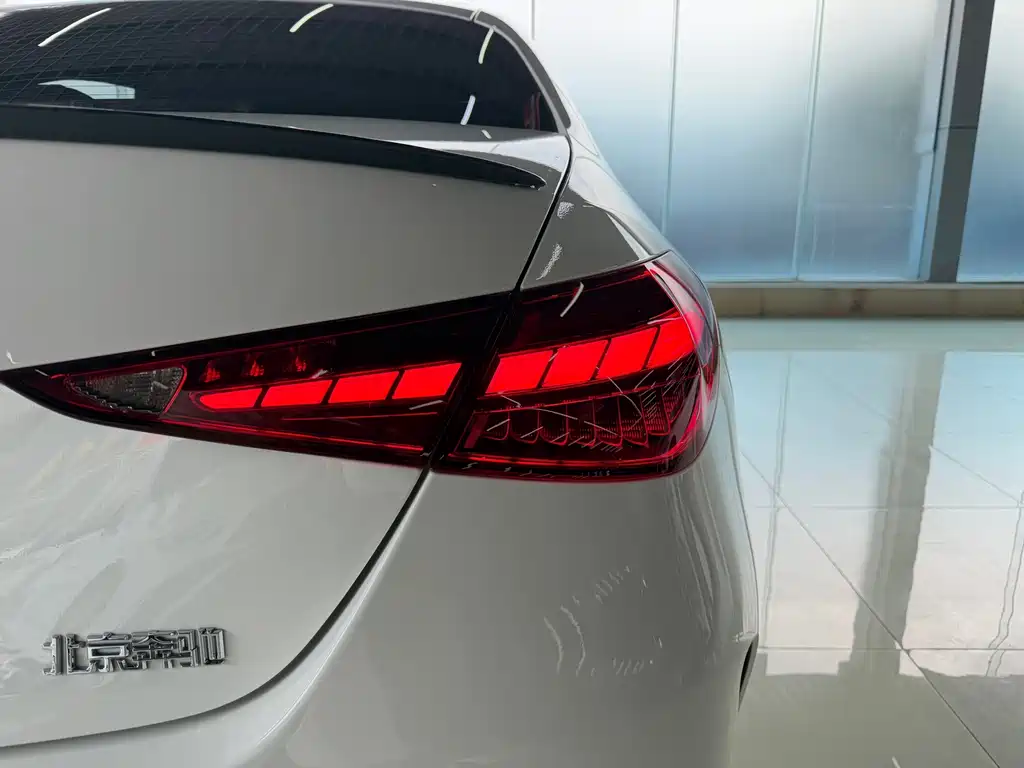 Mercedes-Benz C-Class 2023 — фото 14