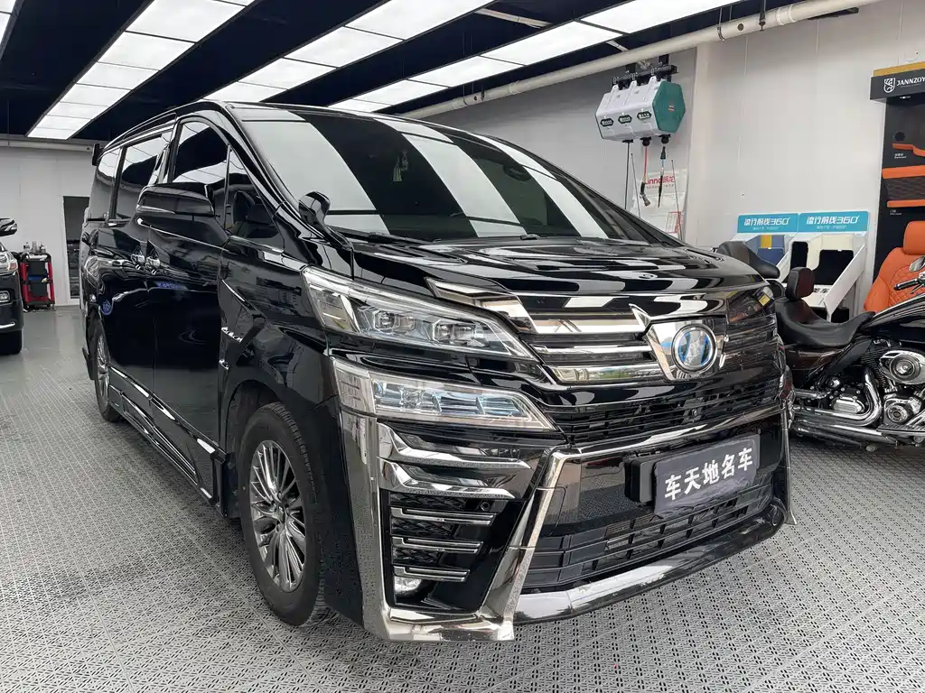 Toyota Vellfire 2022 — фото 1