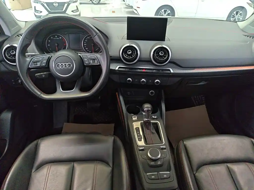 Audi Q2L 2022 — фото 10