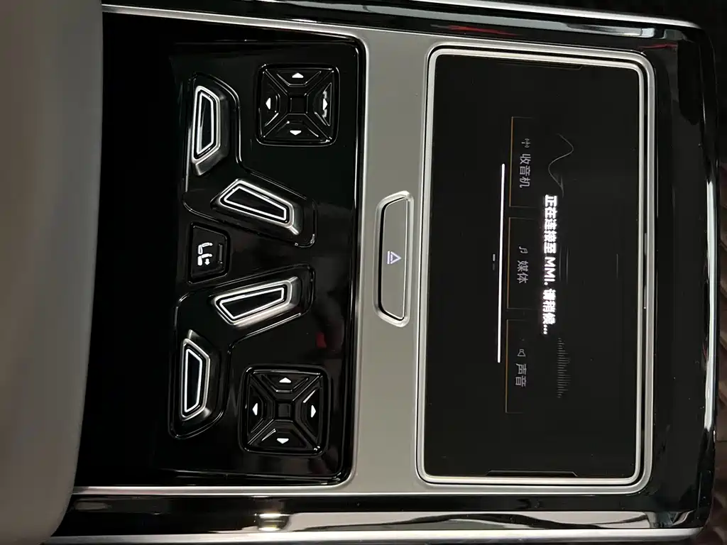 Audi A8 2020 — фото 10