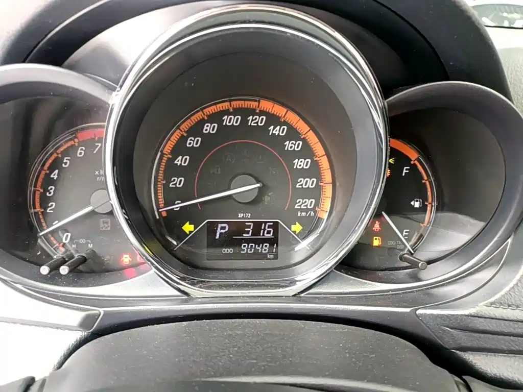 Toyota Yaris L 2022 — фото 12