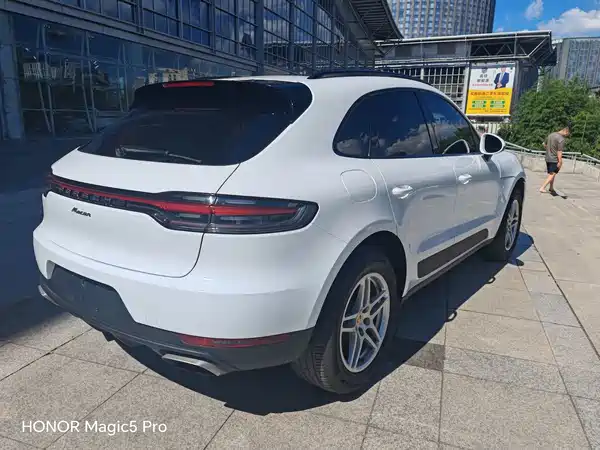 Porsche Macan 2021