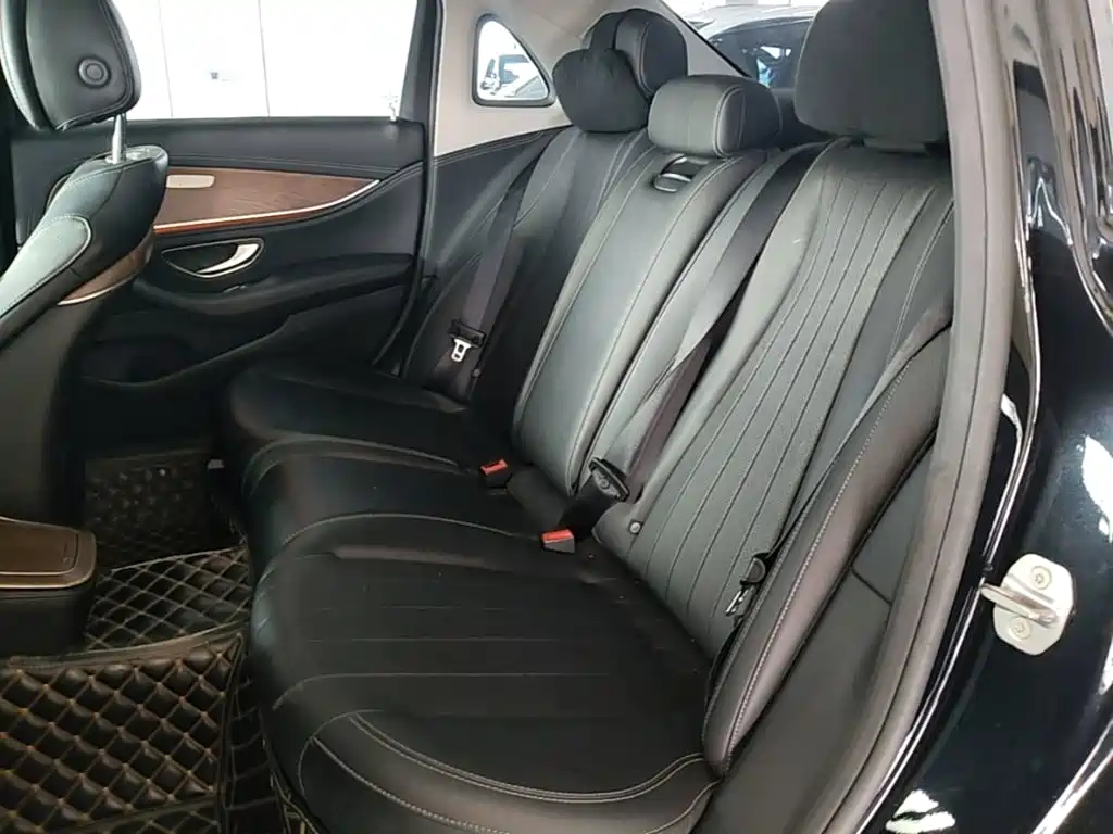Mercedes-Benz E-Class 2022 — фото 17