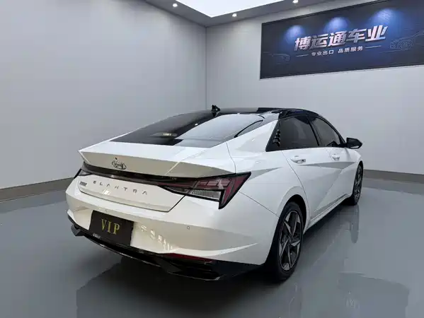 Hyundai Elantra 2022