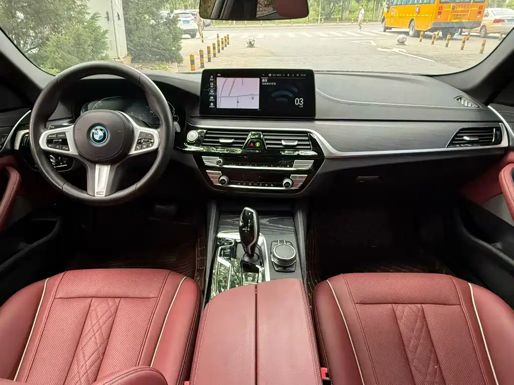 BMW 5 Series New Energy 2022 — фото 7