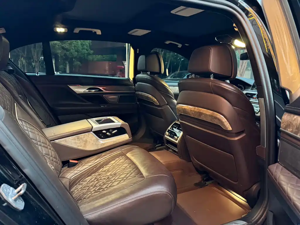 BMW 7 Series 2020 — фото 11