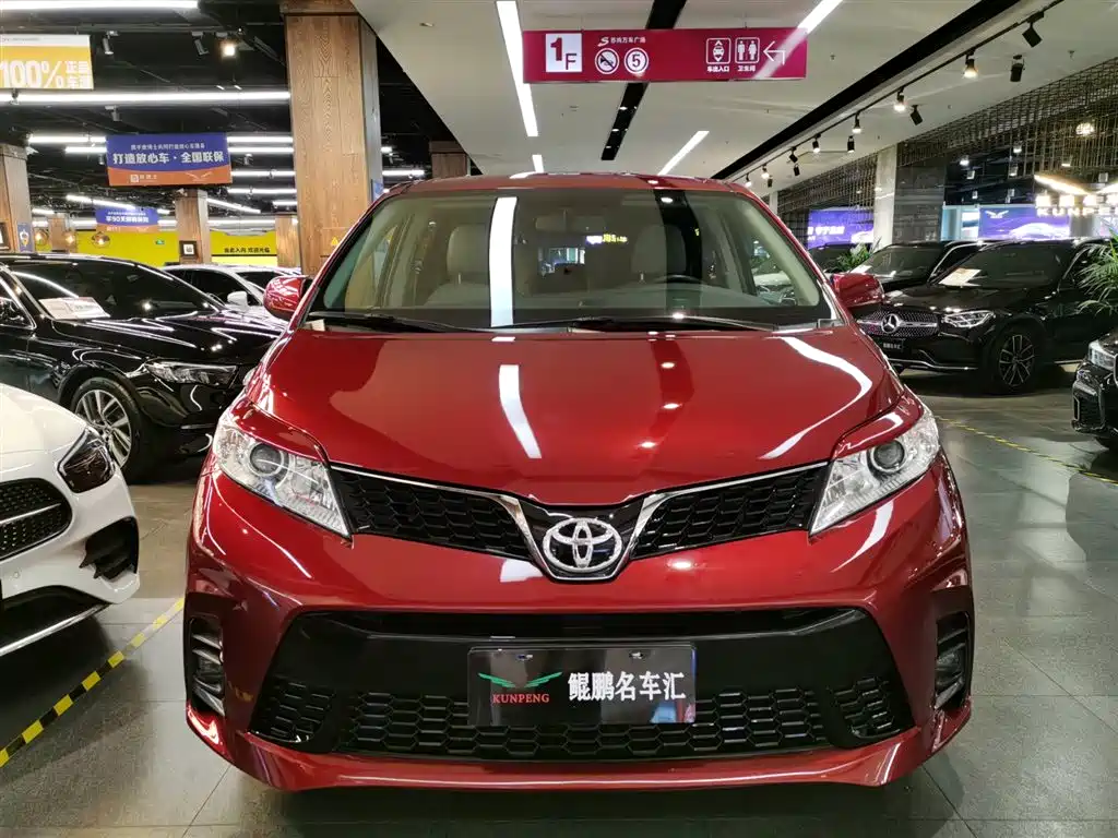 Toyota Sienna 2019 — фото 2