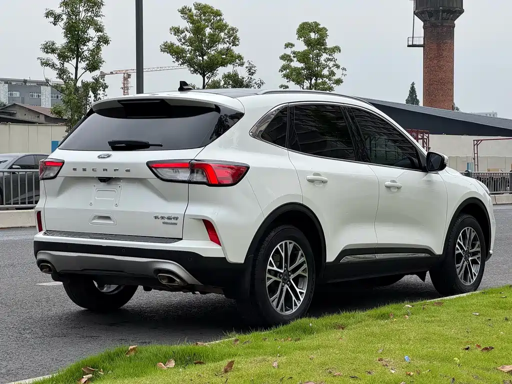 Ford Edge 2022 — фото 17