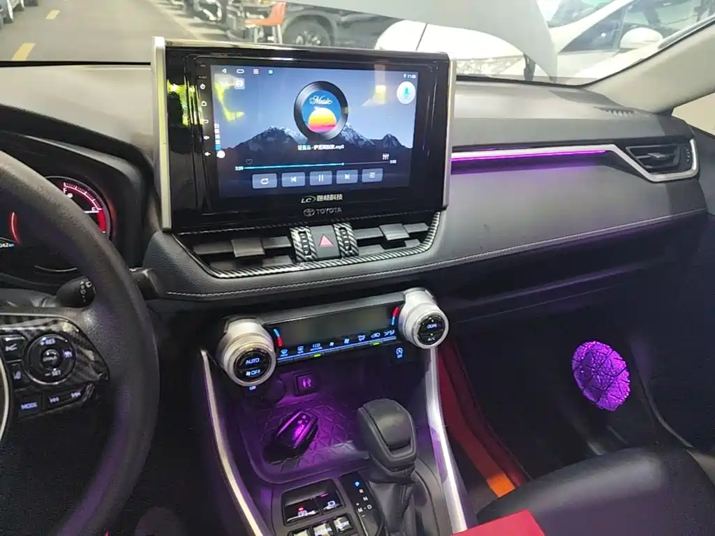 Toyota RAV4 2020 — фото 10