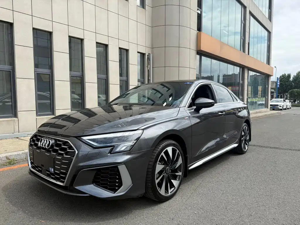 Audi A3 2023 — фото 1