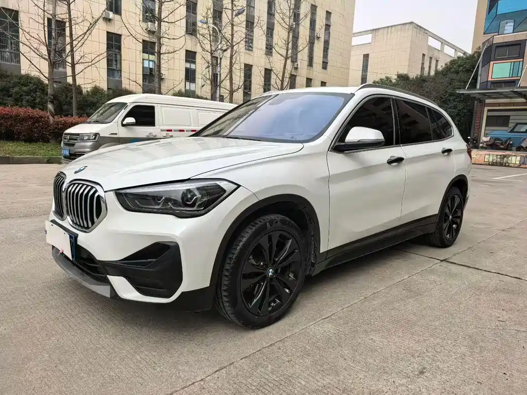 BMW X1 2021 — фото 1