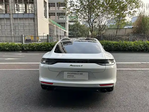 Porsche Panamera 2023
