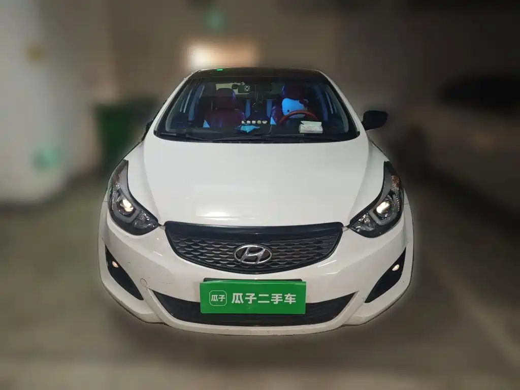 Hyundai Elantra 2018 — фото 24