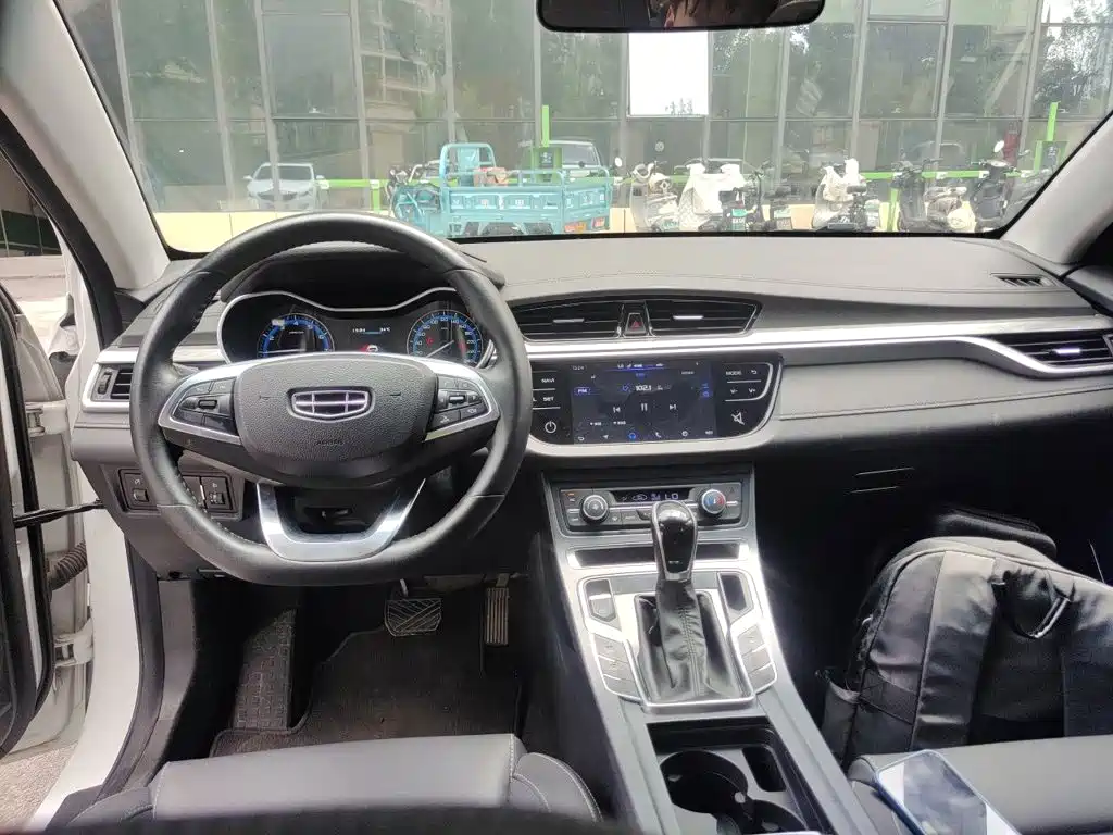 Geely Emgrand 2020 — фото 10
