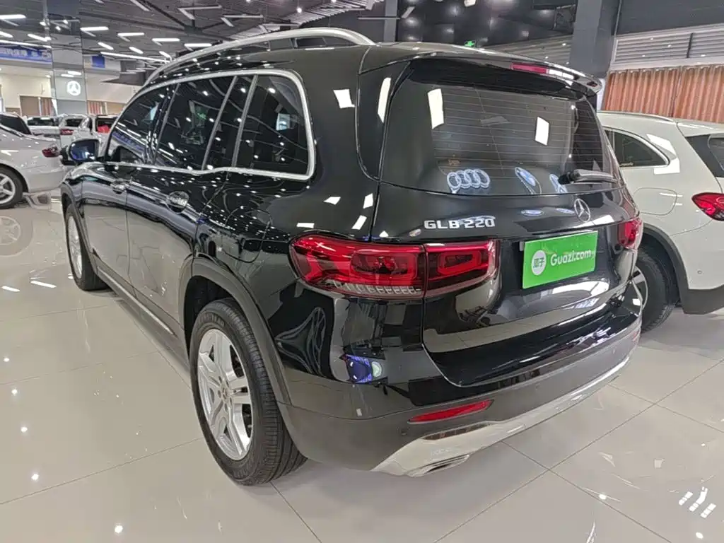 Mercedes-Benz GLB 2023