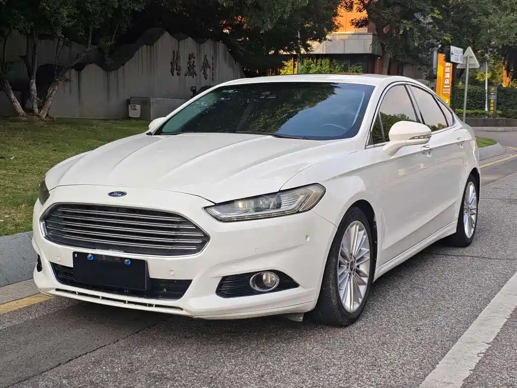 Ford Mondeo 2014 — фото 1