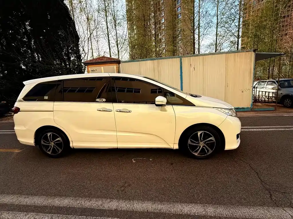 Honda Odyssey 2015 — фото 4