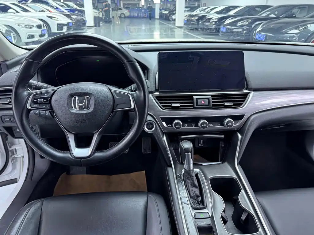 Honda Accord 2022 — фото 10