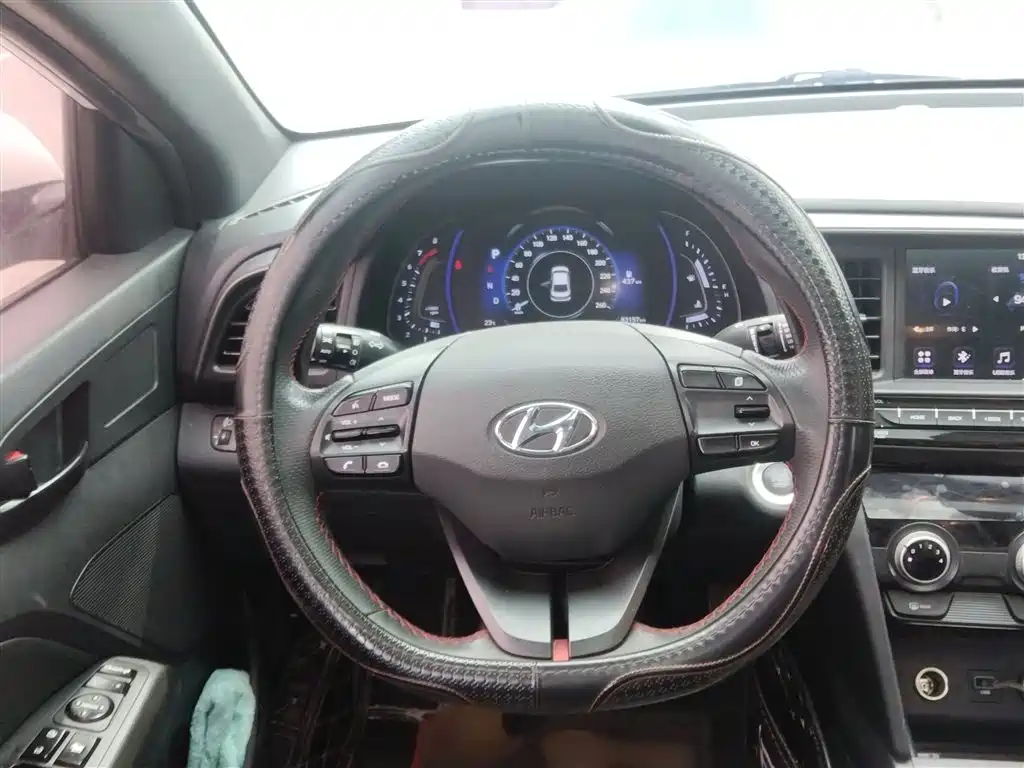 Hyundai Elantra 2019 — фото 3