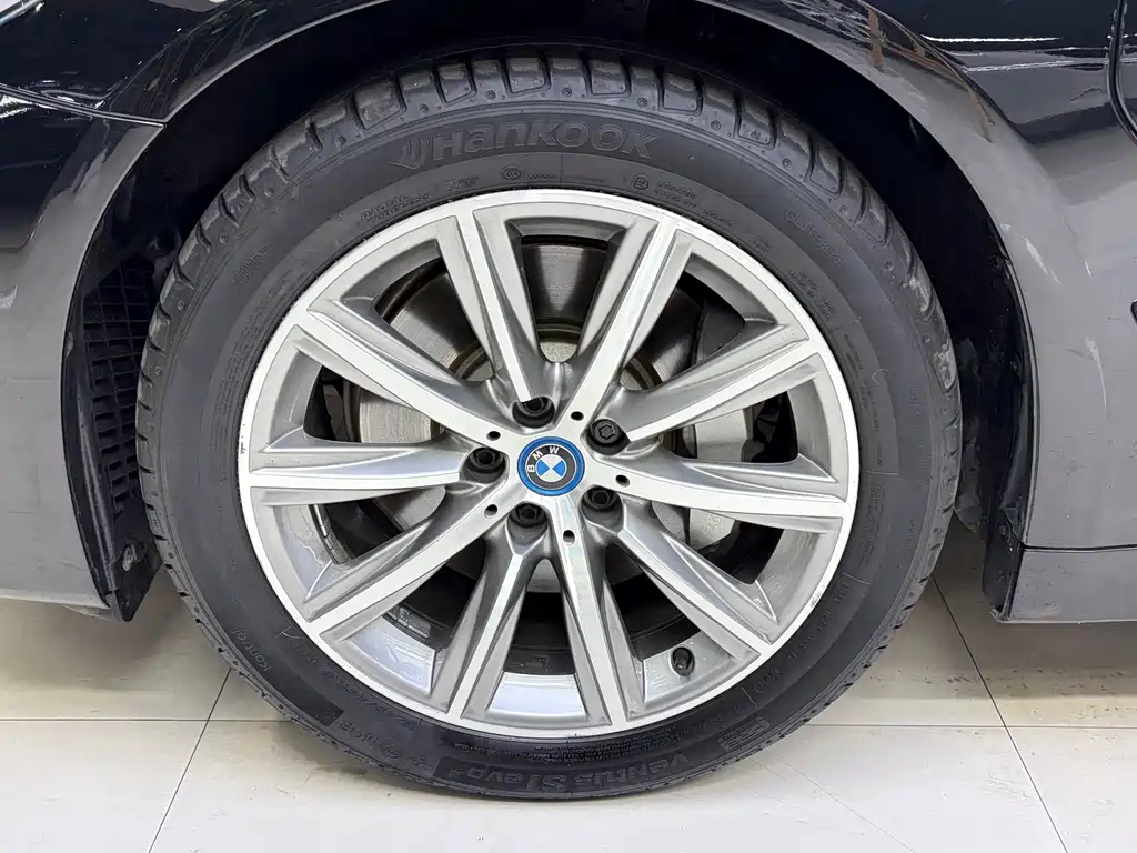 BMW 5 Series New Energy 2018 — фото 10