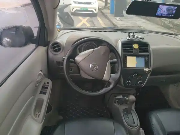 Nissan Sunny 2014