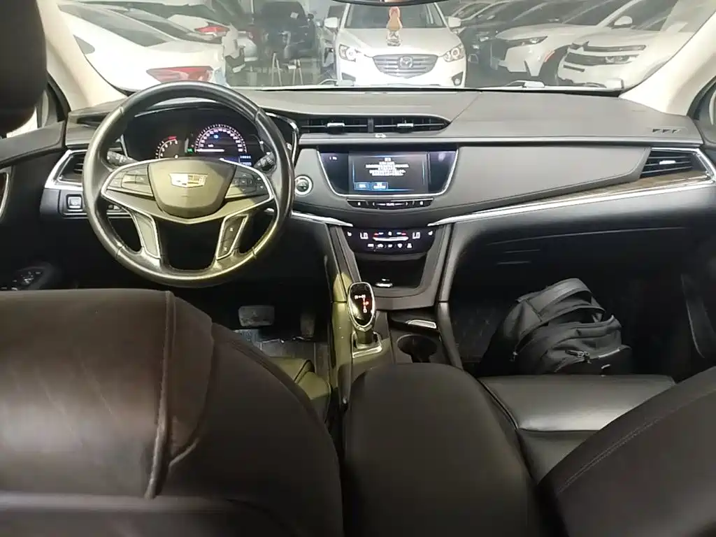 Cadillac XT5 2017 — фото 10