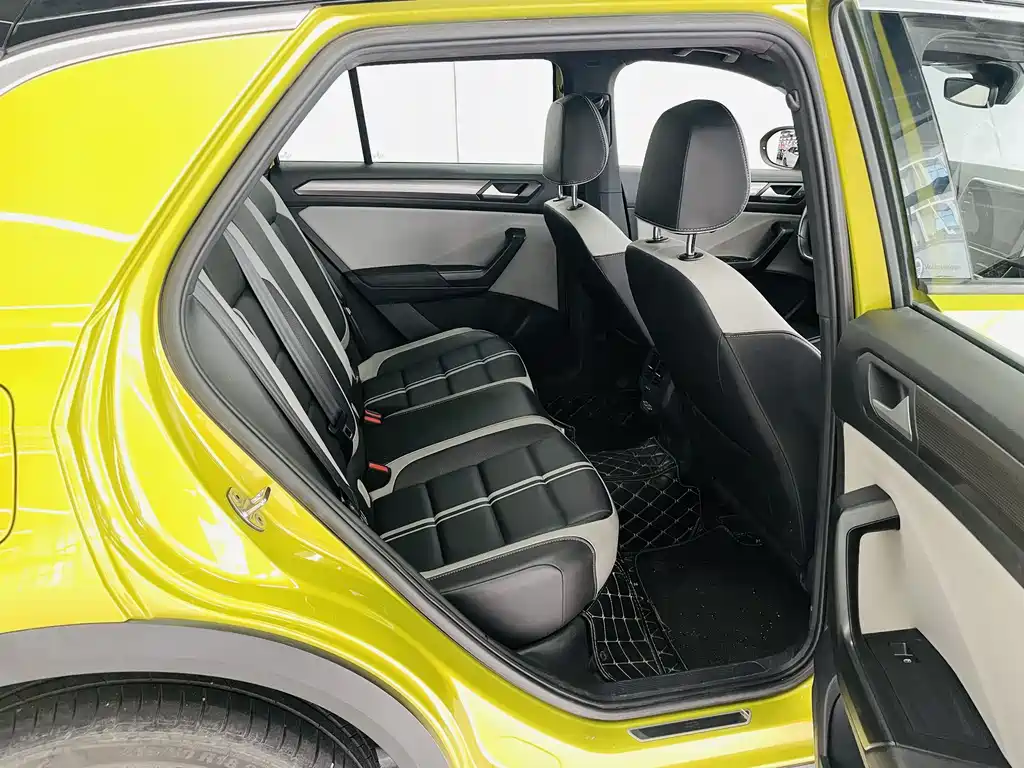 Volkswagen T-Roc 2023 — фото 12