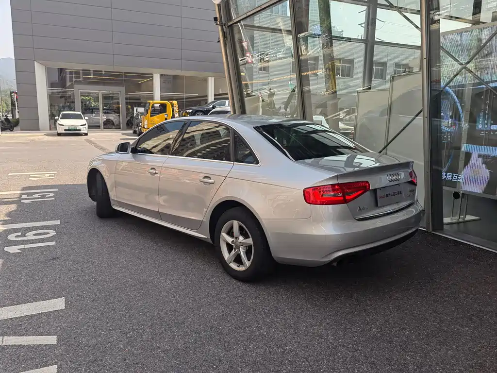 Audi A4L 2012