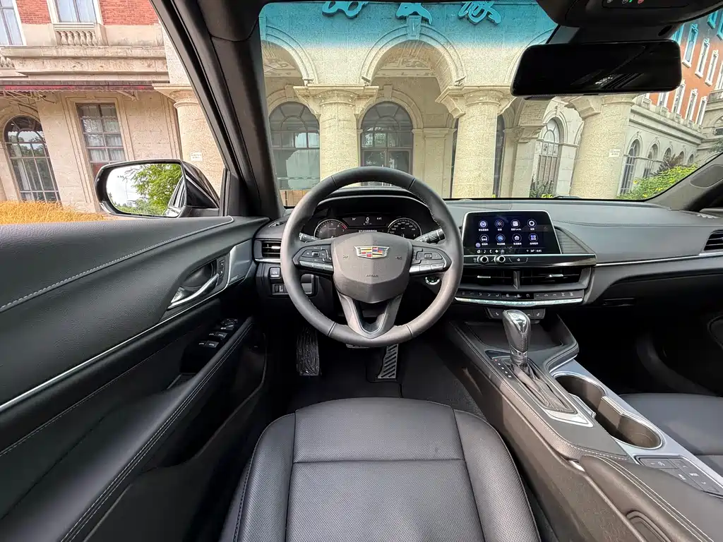 Cadillac CT4 2023 — фото 16