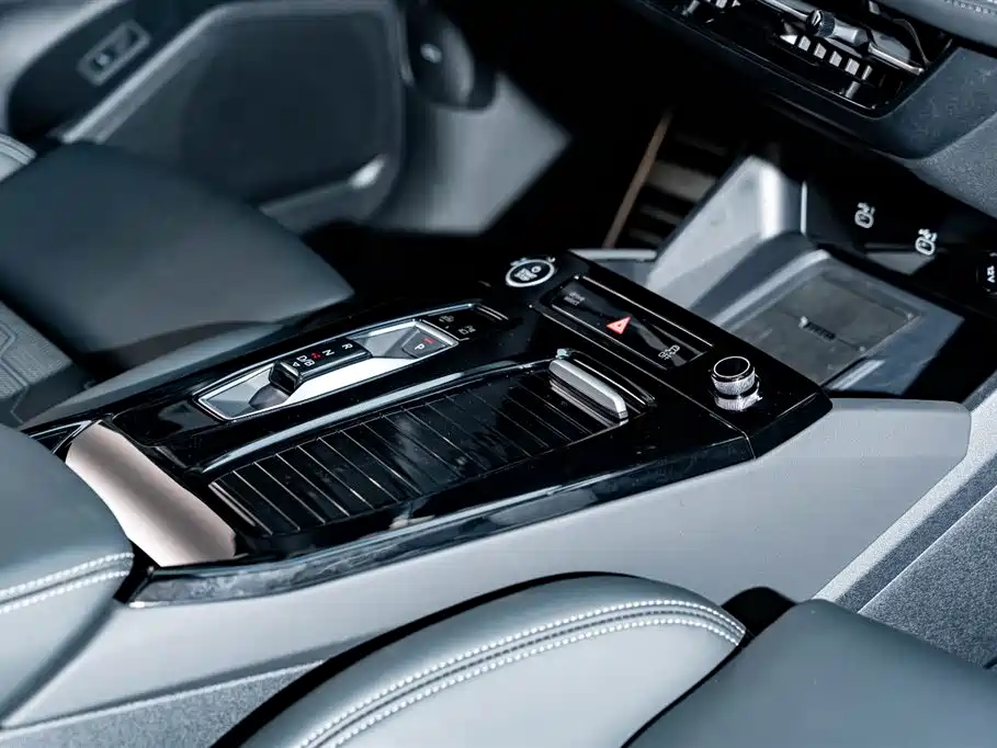 Audi Q6L e-tron 2025 — фото 21