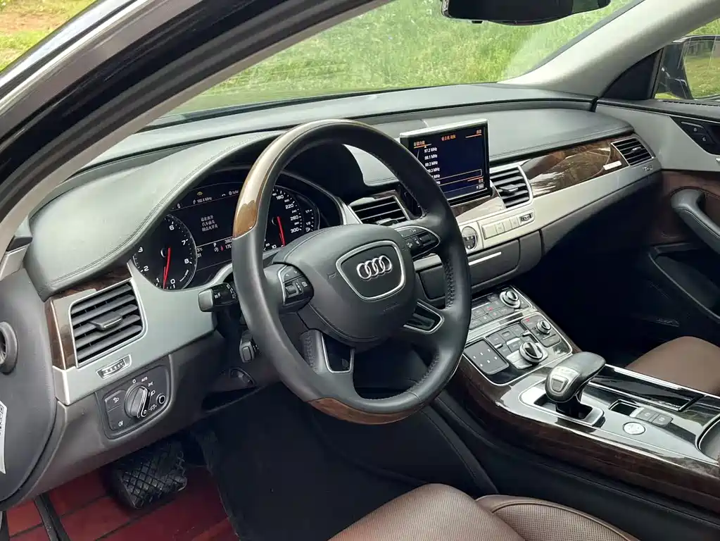 Audi A8 2017 — фото 10