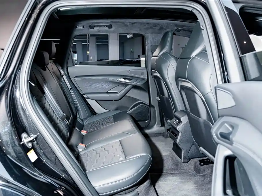 Audi Q6L e-tron 2025 — фото 23