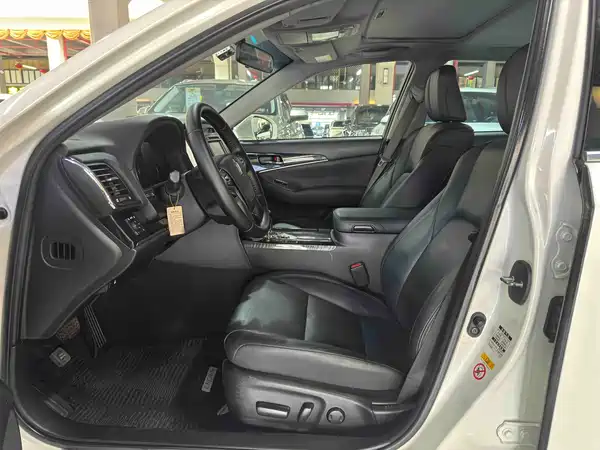 Toyota Crown 2015