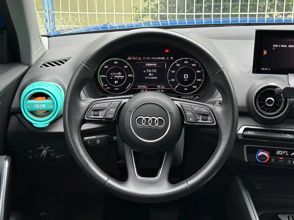 Audi Q2L E-Tron 2020 — фото 13