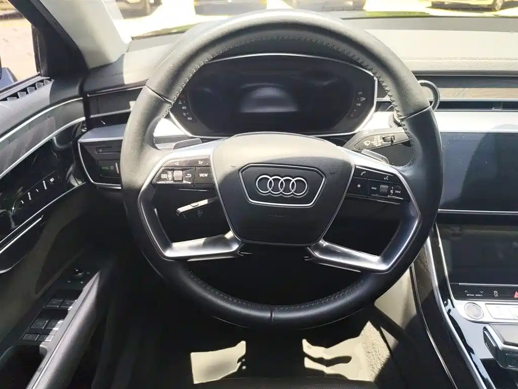 Audi A8 2021 — фото 11