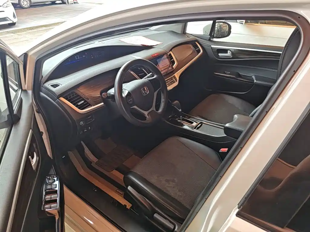 Honda Jade 2018 — фото 16
