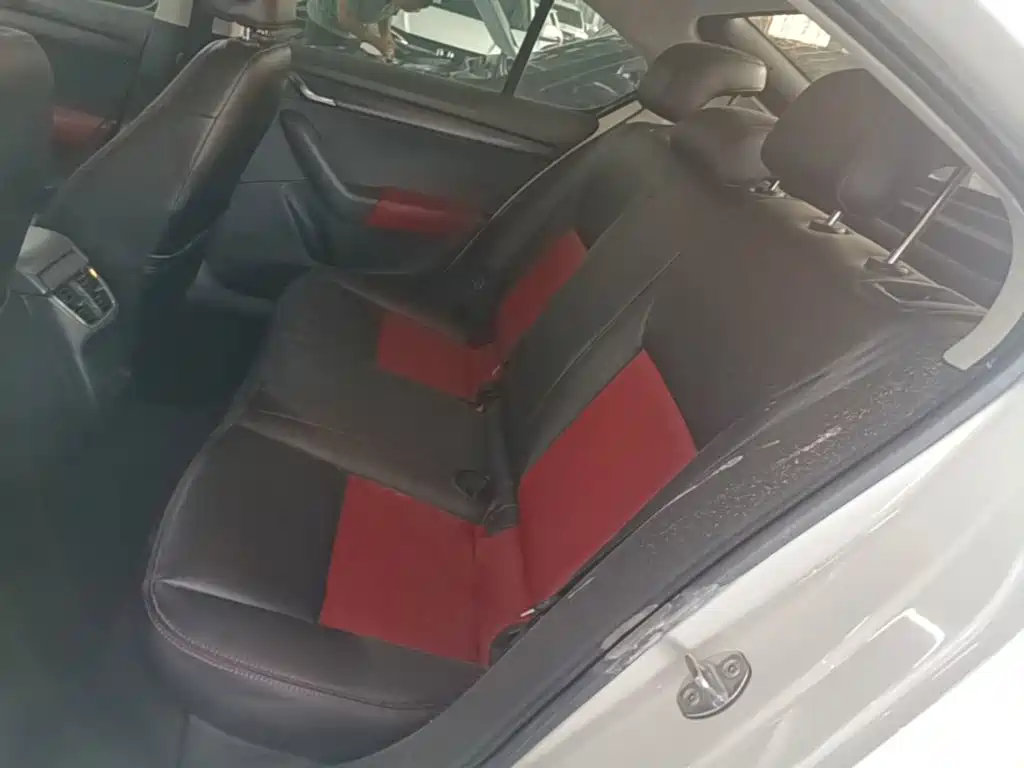 Skoda Octavia 2018 — фото 17