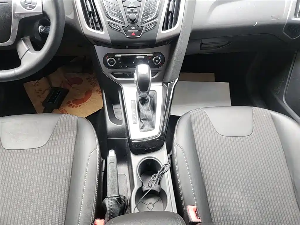 Ford Focus 2015 — фото 14