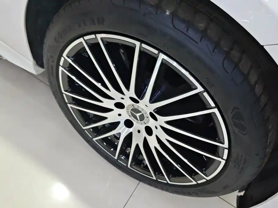 Mercedes-Benz C-Class 2024