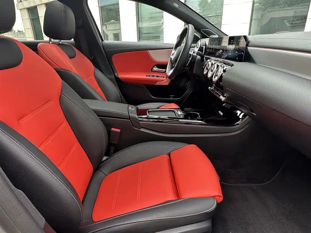 Mercedes-Benz A-Class AMG 2025 — фото 17