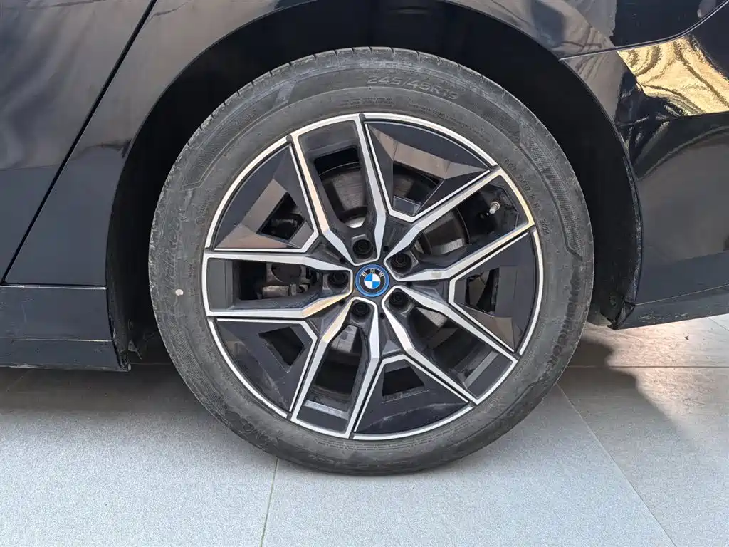 BMW i5 2025 — фото 18