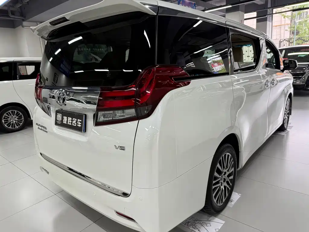 Toyota Alphard 2017 — фото 6