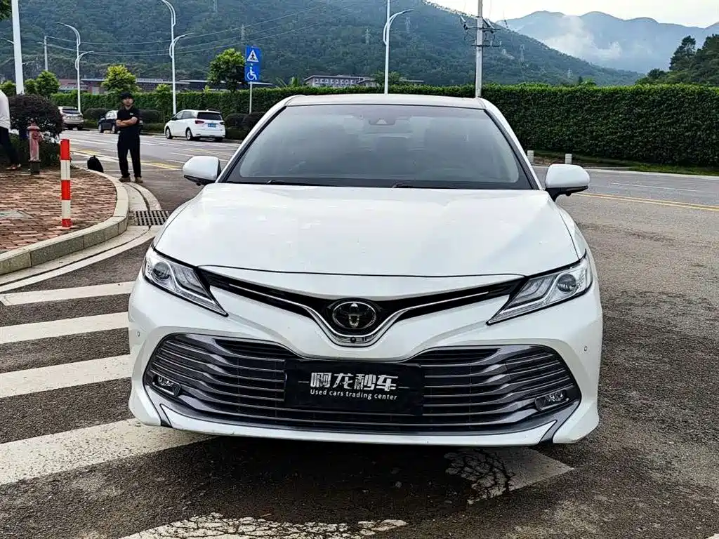 Toyota Camry 2021 — фото 2