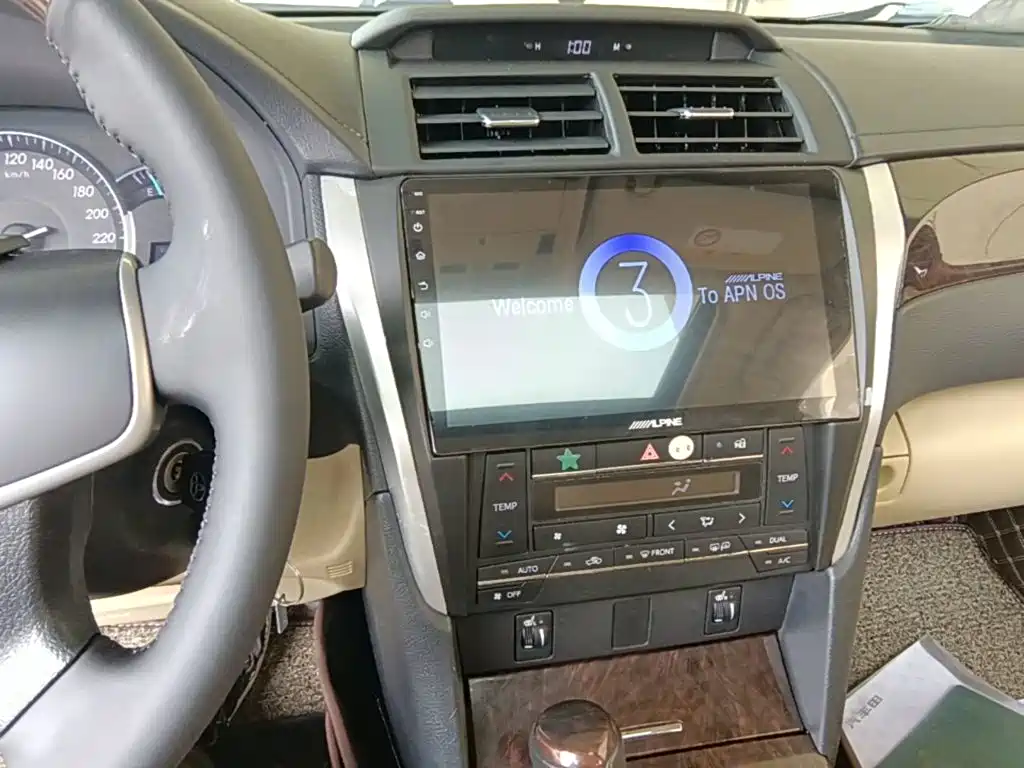 Toyota Camry 2015 — фото 13